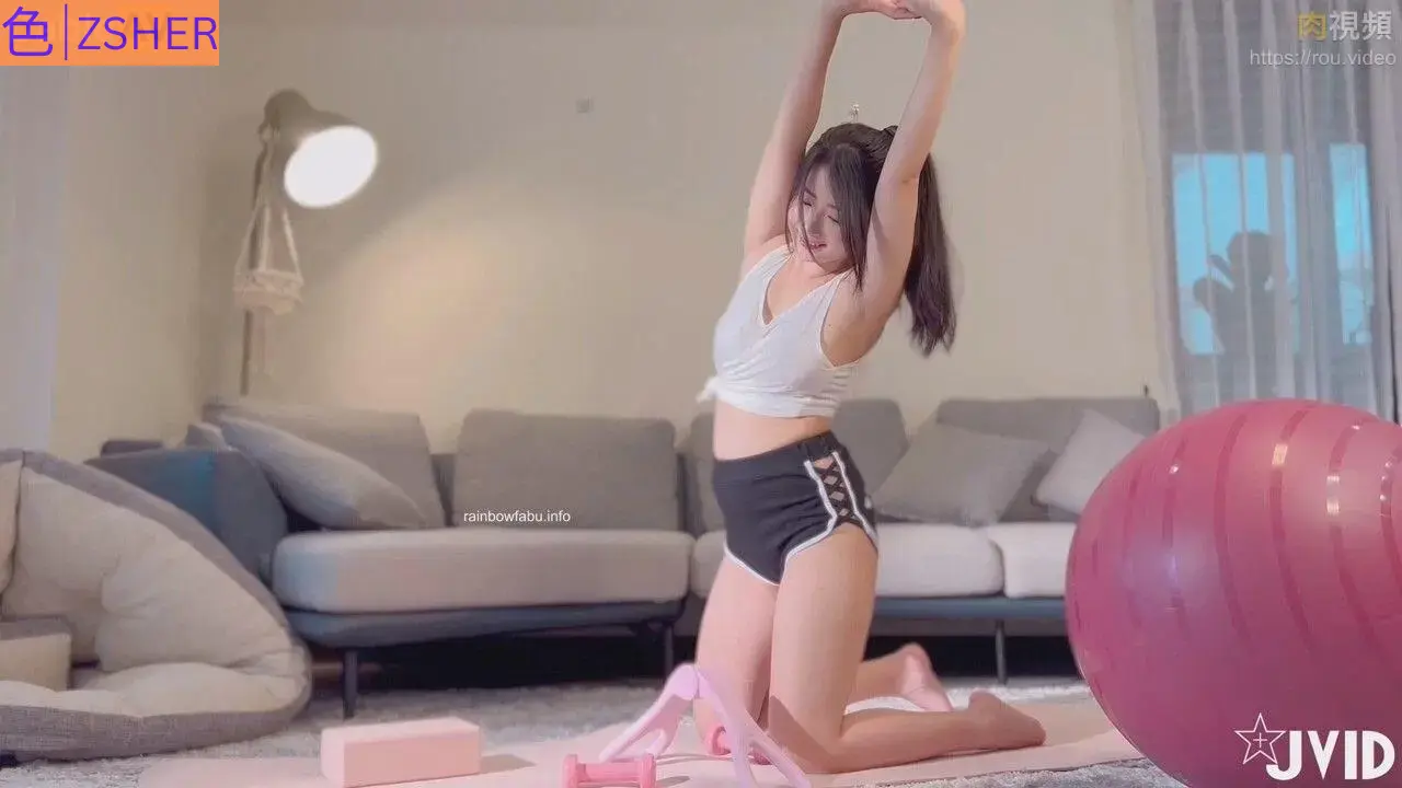 Tender model goddess meat bag yoga teacher teaches sex endurance to open legs and seduce delicate pink honey pussy